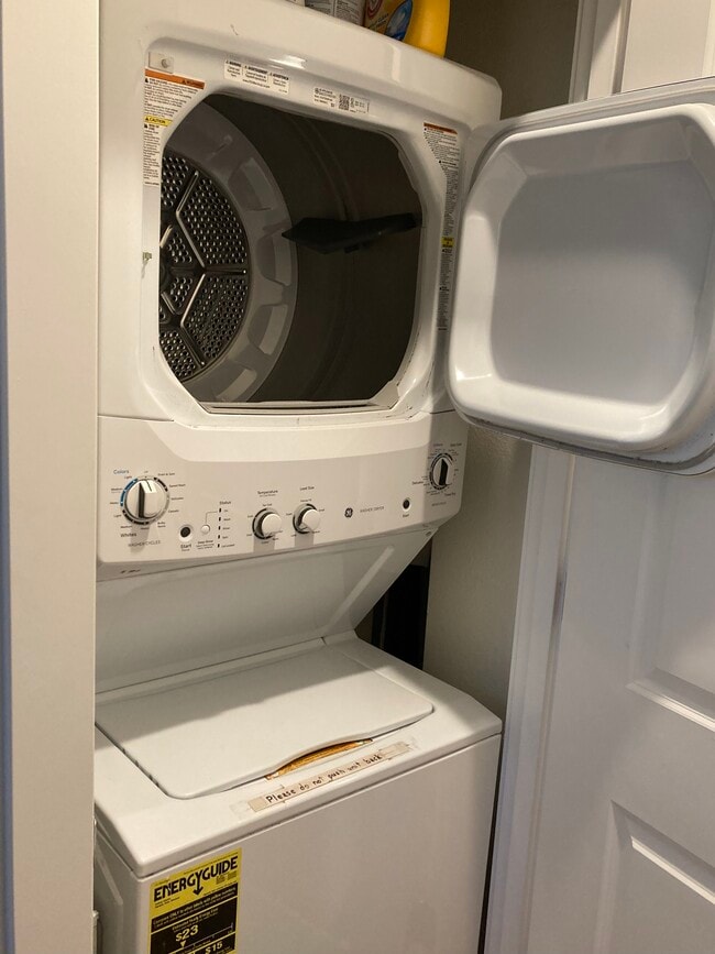 8816 N Edison St, Unit B in Portland, OR - Building Photo - Building Photo