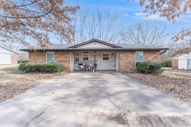 property at 2316-2318 N Raven Ln