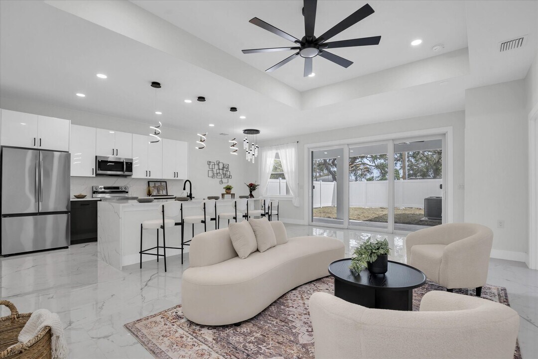 5351 71st Way N in St. Petersburg, FL - Building Photo
