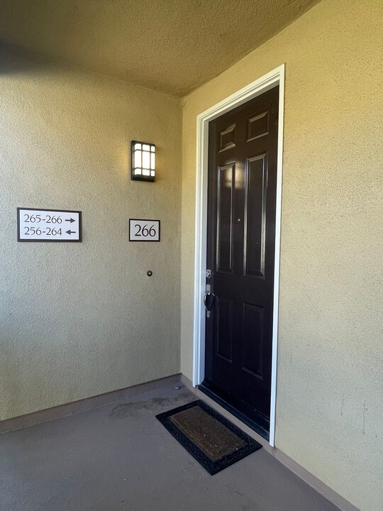 259 Riverdale Ct in Camarillo, CA - Building Photo