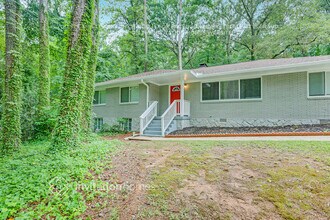 1499 Mill Acres Dr SW in Atlanta, GA - Building Photo - Building Photo