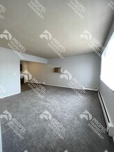 5656 Howe Rd in Wayne, MI - Building Photo - Building Photo