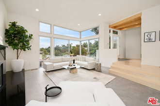 13424 Contour Dr in Los Angeles, CA - Building Photo - Building Photo