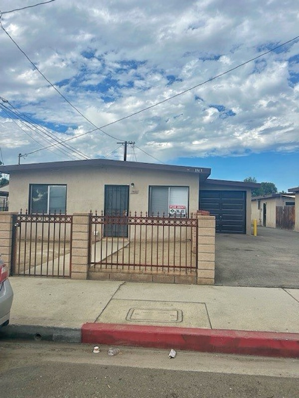 1943 S Reservoir St
