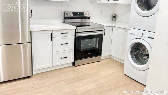 402 Upper Paradise Rd in Hamilton, ON - Building Photo - Building Photo