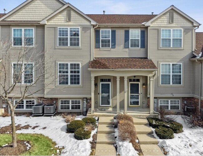 764 Cherry Creek Dr in Grayslake, IL - Building Photo - Building Photo