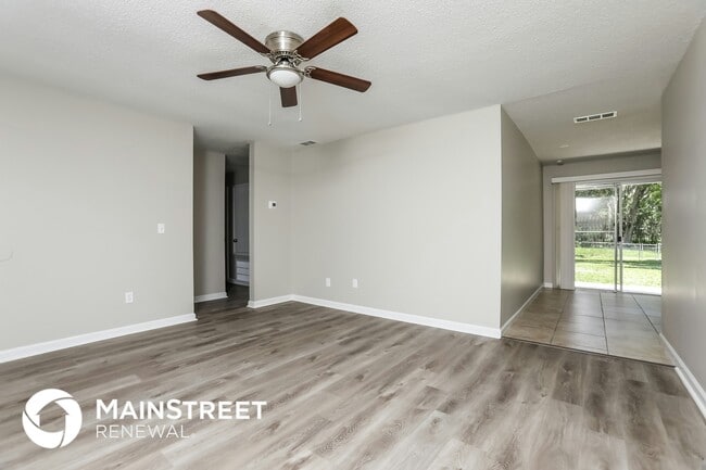 7357 Riverside Pl in Orlando, FL - Foto de edificio - Building Photo