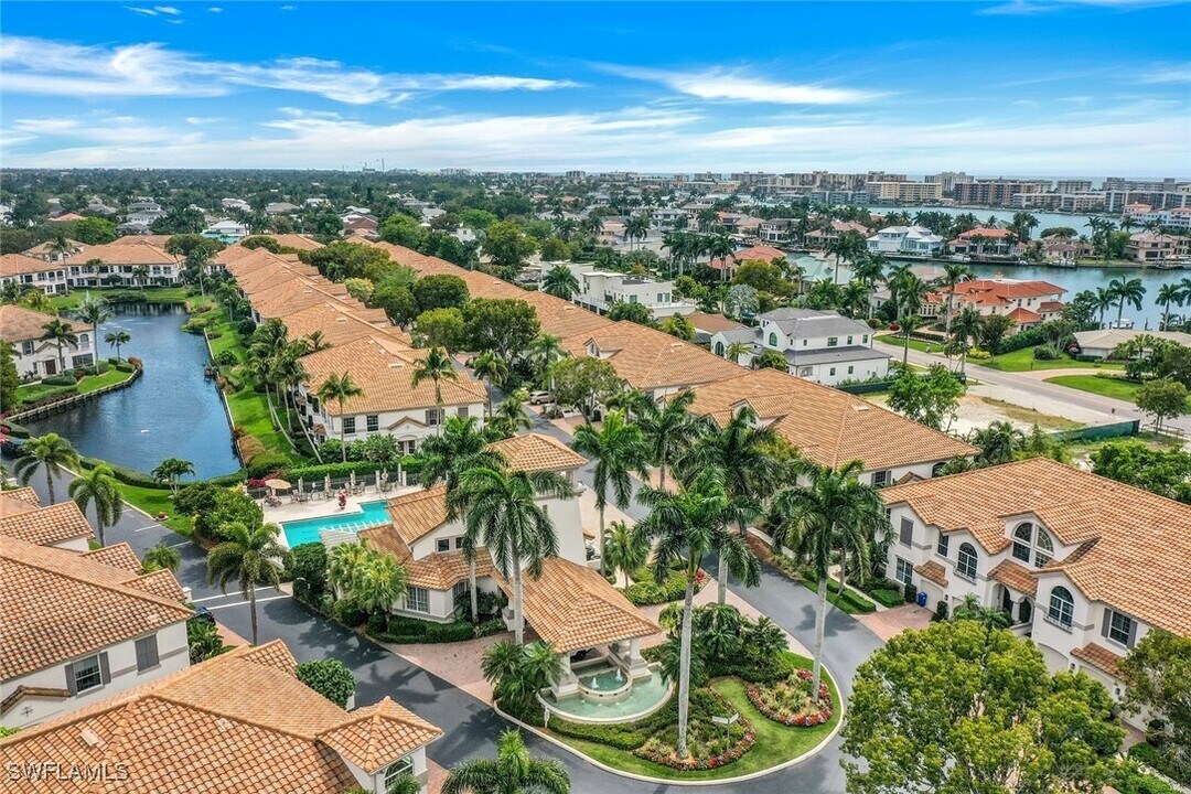 269 Colonade Cir in Naples, FL - Building Photo