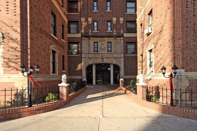 7920 4th Ave in Brooklyn, NY - Foto de edificio - Building Photo