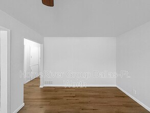 1722 E Belt Line Rd in Carrollton, TX - Building Photo - Building Photo