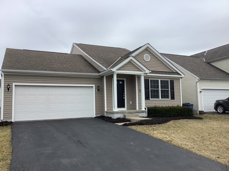 768 Shellbark St in Blacklick, OH - Foto de edificio