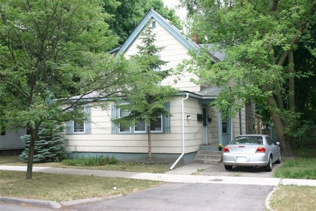 957 Sheridan St in Ypsilanti, MI - Foto de edificio - Building Photo