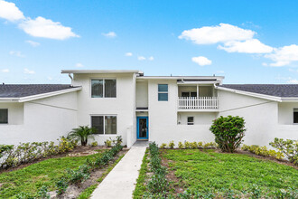 1305 White Pine Dr in Wellington, FL - Building Photo - Building Photo