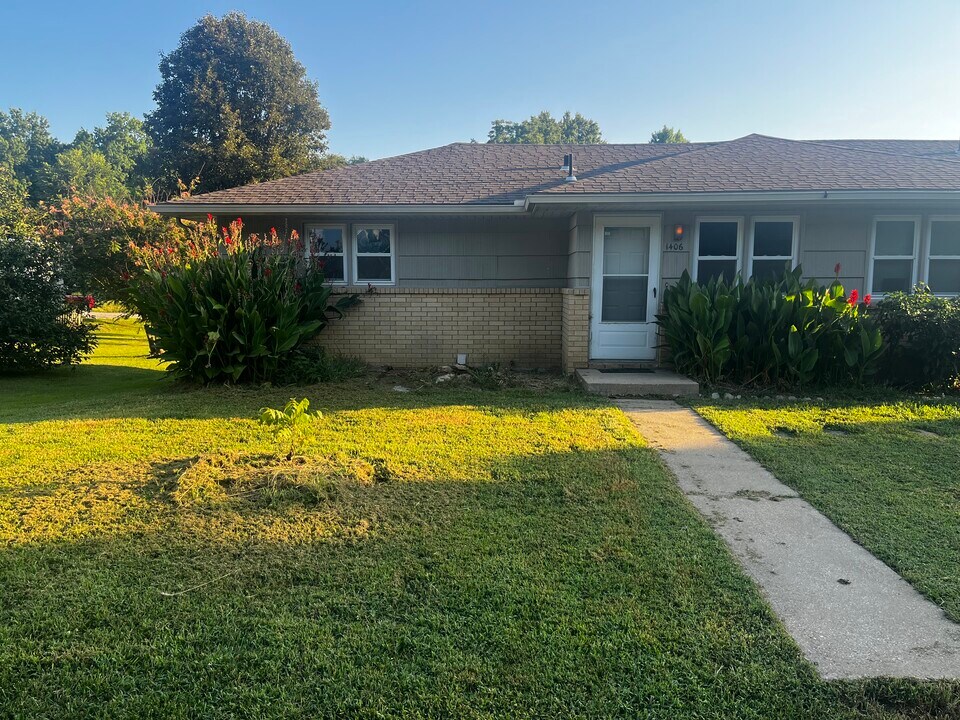 1406 Kenton St in Leavenworth, KS - Building Photo