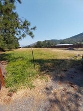 2401 E Fork Rd in Williams, OR - Building Photo - Building Photo