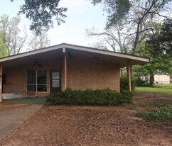 5006 Sarah St in Alexandria, LA - Building Photo