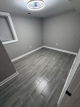 8509 S Brandon Ave in Chicago, IL - Foto de edificio - Building Photo