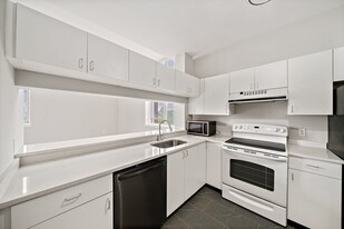 240 Heath St, Unit P20 Apartamentos