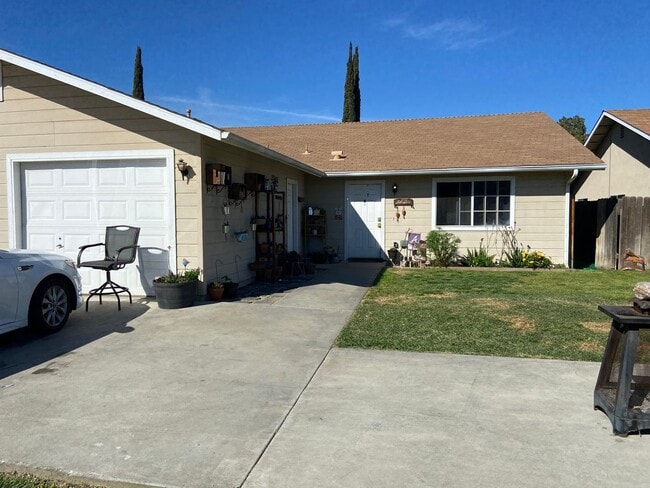 property at 1015 N Wisconsin Way
