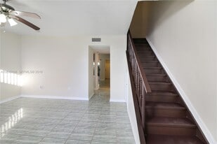 270 NE 142nd St in Miami, FL - Building Photo