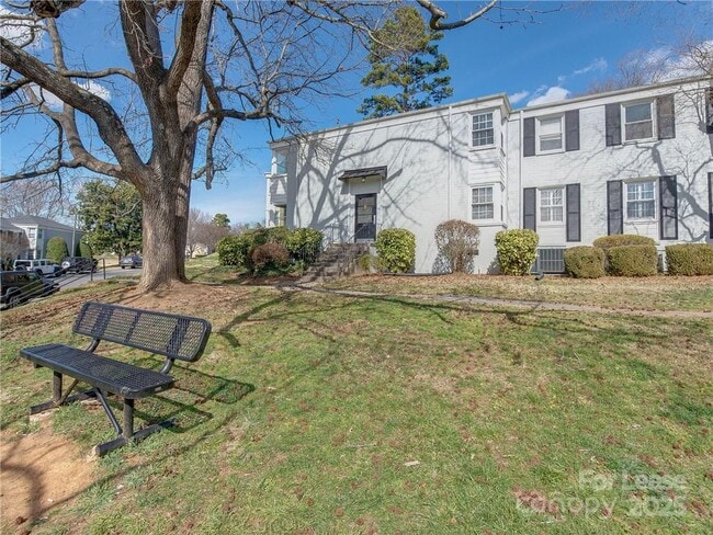220 Wakefield Dr in Charlotte, NC - Building Photo - Building Photo