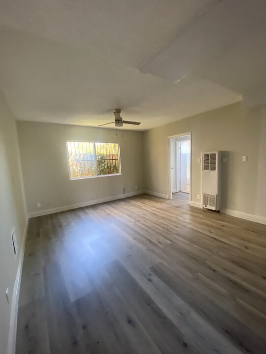 3800 W 27th St in Los Angeles, CA - Building Photo