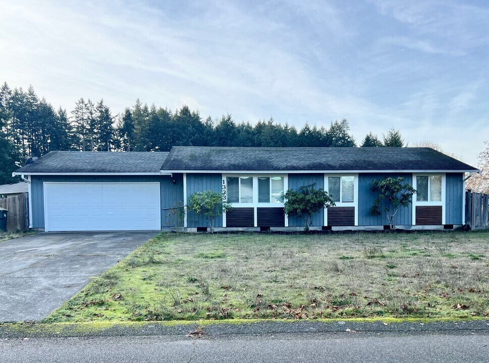 1333 Clover Loop SE in Olympia, WA - Building Photo