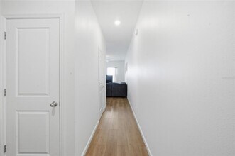 831 Sunlit Coral St in Ruskin, FL - Building Photo - Building Photo