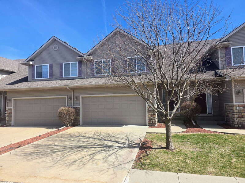 2215 NW Bayberry Ln in Ankeny, IA - Building Photo