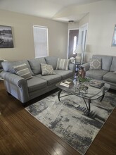 7129 Lynn Lake Dr in San Antonio, TX - Foto de edificio - Building Photo