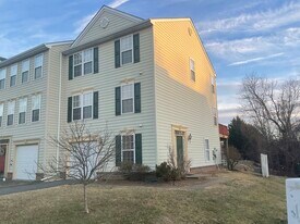 35931 Clover Terrace in Round Hill, VA - Building Photo