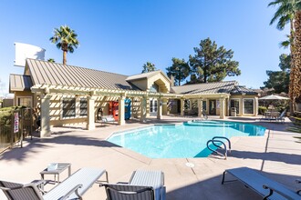 Gramercy Parc Senior Apartments in Las Vegas, NV - Building Photo - Building Photo