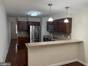 7805 Coddle Harbor Ln in Rockville, MD - Building Photo - Building Photo
