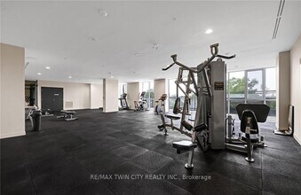 130 King St S in Waterloo, ON - Building Photo - Building Photo