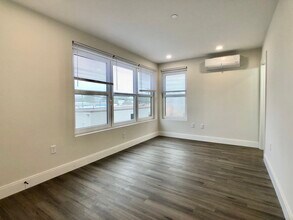 50 Stedman St, Unit 308 in Boston, MA - Foto de edificio - Building Photo