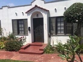 St Francis Terrace in Los Angeles, CA - Building Photo