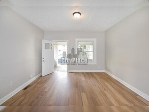 608 N Oakland Ave in Indianapolis, IN - Building Photo - Building Photo