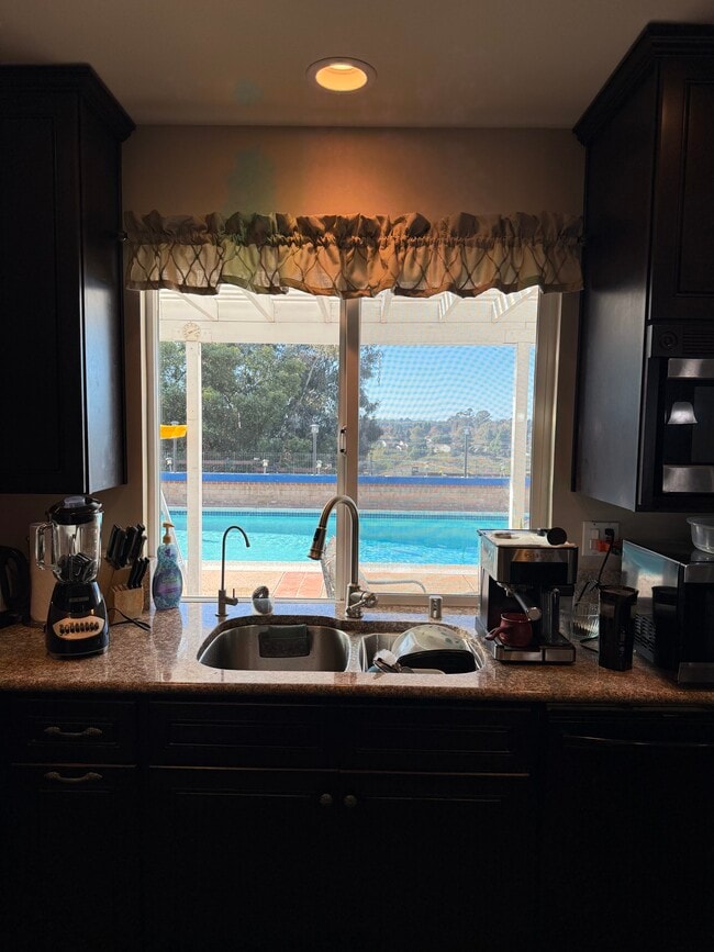 7010 Dennison St in San Diego, CA - Foto de edificio - Building Photo