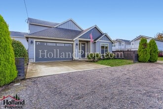 1522 NE Sunrise Ln in Hillsboro, OR - Building Photo - Building Photo