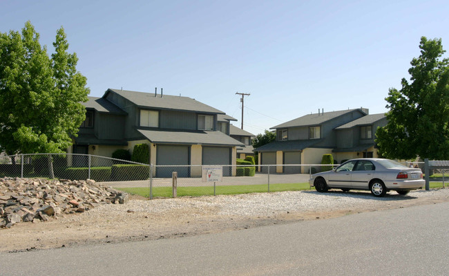 SWC Carlisle Rd & Chehalis Rd in Apple Valley, CA - Foto de edificio - Building Photo