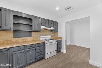 5436 Gtwy Blvd E in El Paso, TX - Building Photo - Building Photo