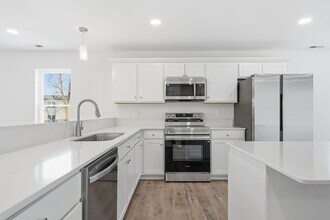 225 Clymer Rd in Hiawatha, IA - Building Photo - Building Photo