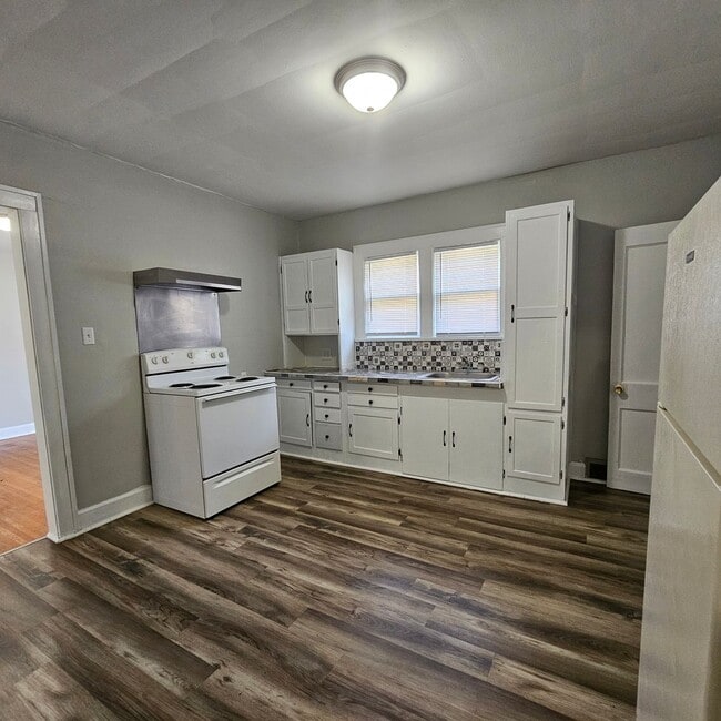 property at 1223 E 10th St