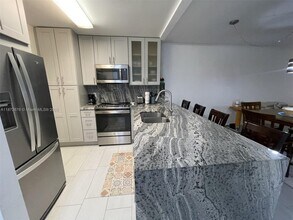 5103 NW 35th St in Lauderdale Lakes, FL - Building Photo - Building Photo