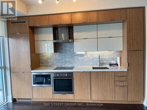 300 Front St W in Toronto, ON - Building Photo - Building Photo