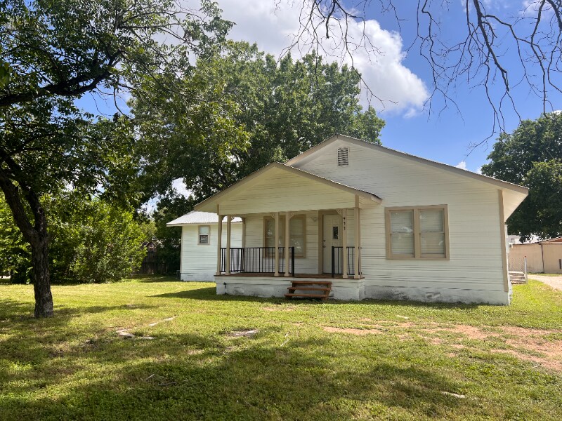933 Hwy 46 W in New Braunfels, TX - Building Photo