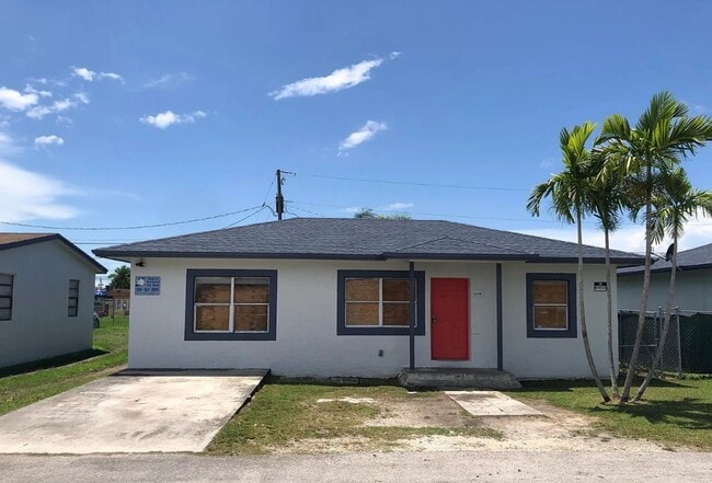 1218 NW 8th Pl in Homestead, FL - Building Photo - Building Photo