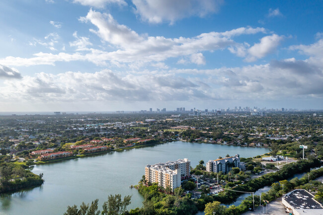 Meridian Apts. 55+ Senior Living in Hollywood, FL - Building Photo - Building Photo