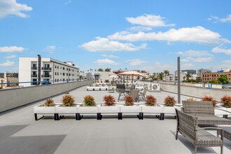 917 S Berendo St in Los Angeles, CA - Foto de edificio - Building Photo