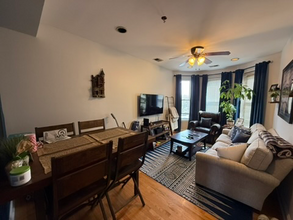 2302 W Roscoe St in Chicago, IL - Building Photo - Building Photo